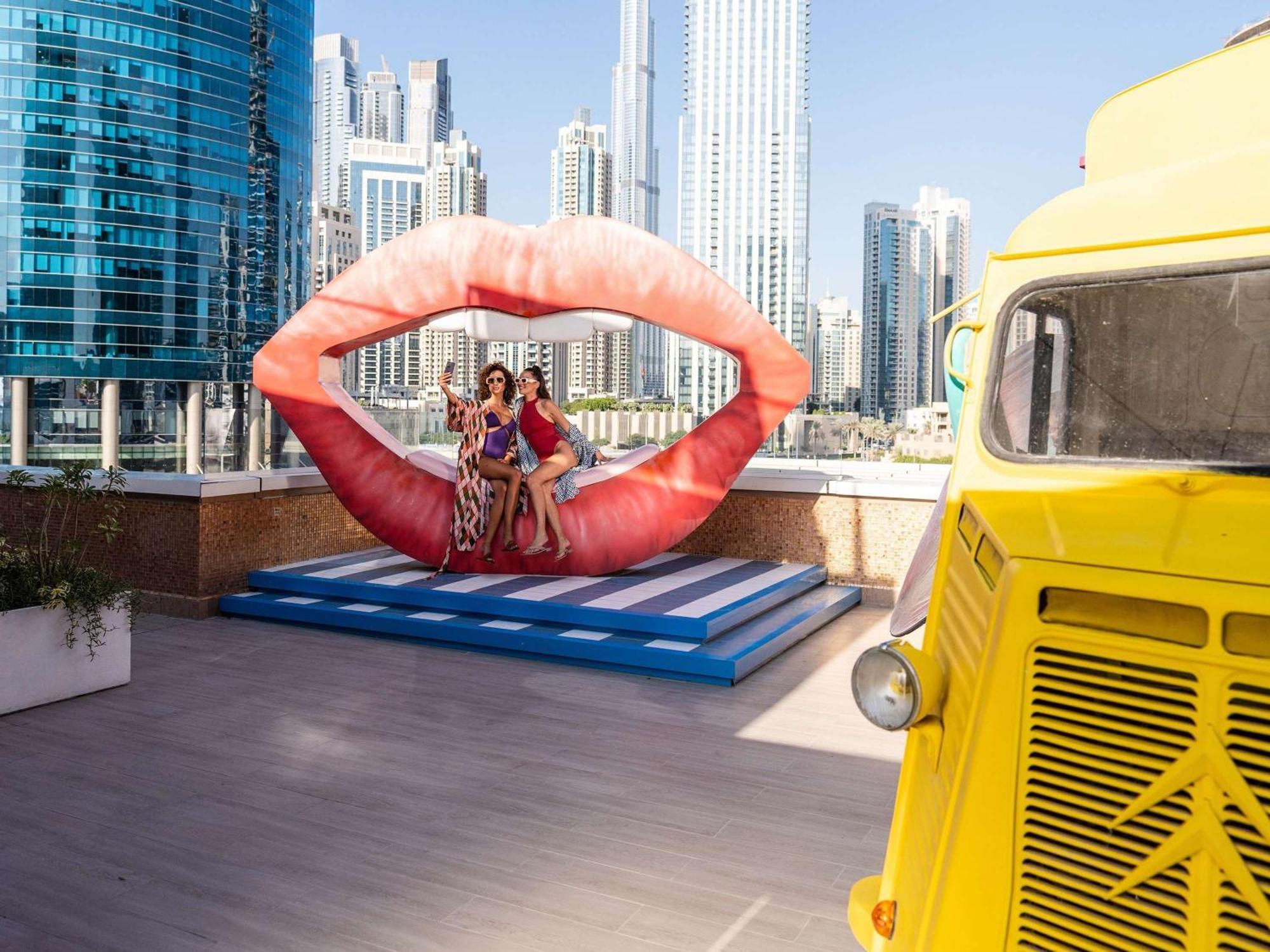 Отель Pullman Dubai Downtown Экстерьер фото